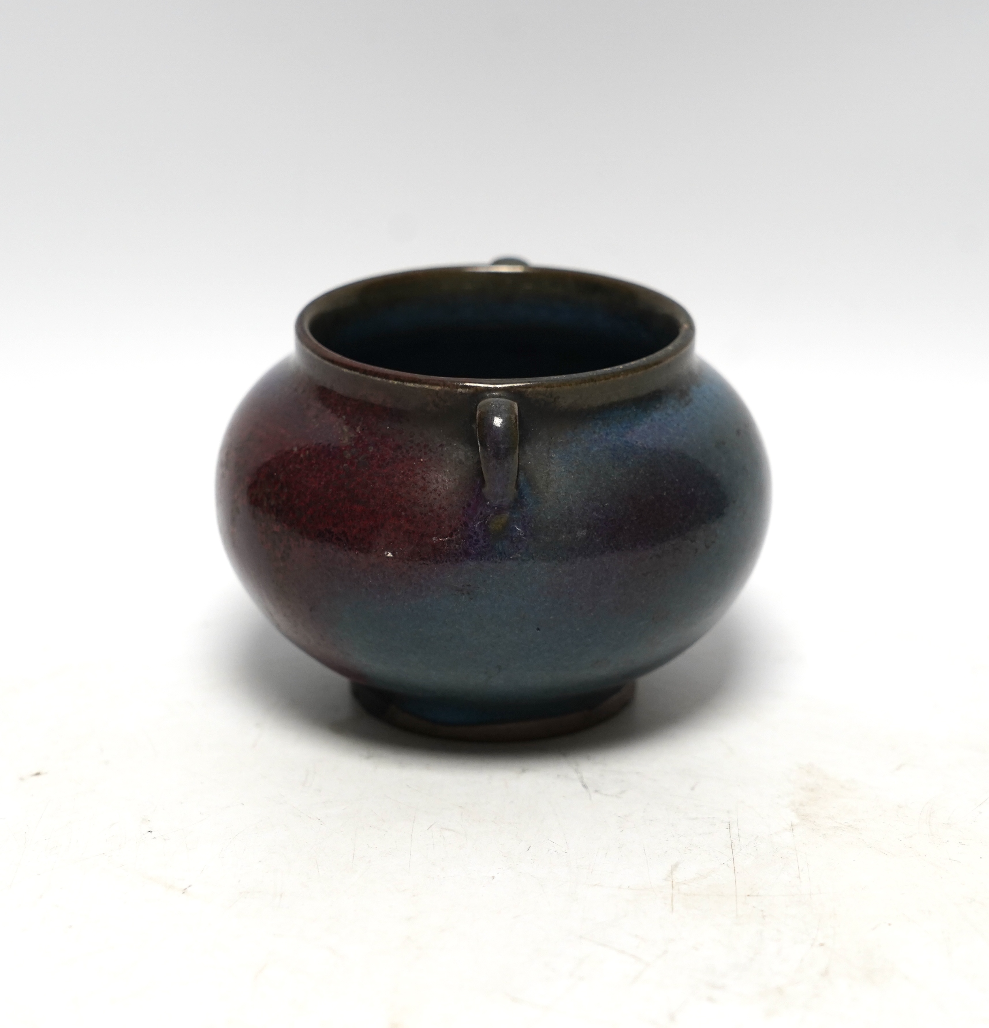 A Chinese Ming-style crimson glazed pot, 8cm high